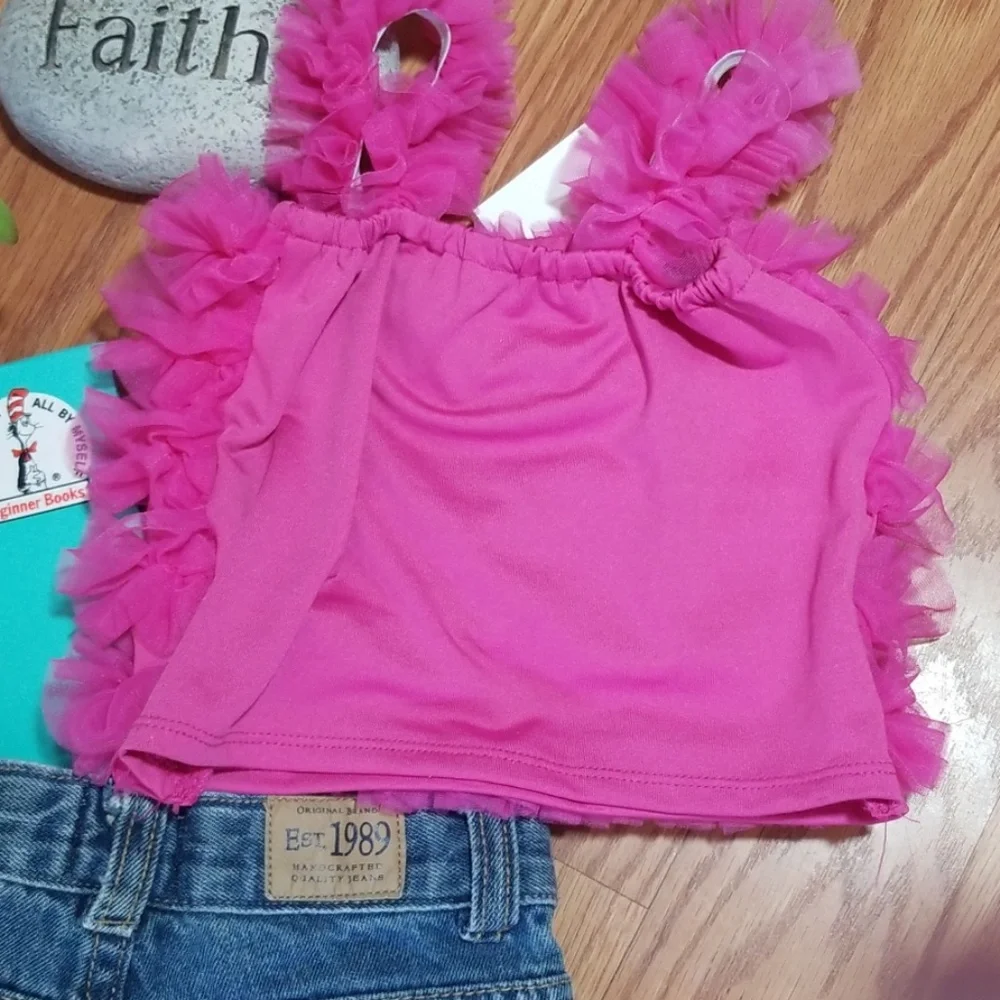 Distress shorts‎ and ruffle top